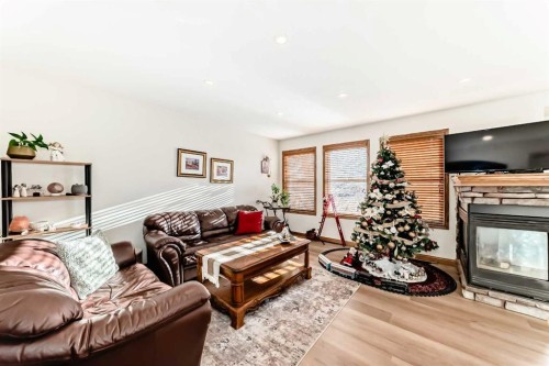 51 Everstone Boulevard Sw, Calgary, AB - Indoor Photo Showing Other Room