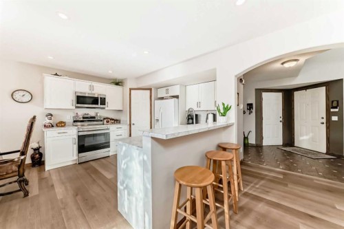 51 Everstone Boulevard Sw, Calgary, AB - Indoor Photo Showing Kitchen