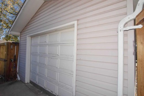 112 Woodvale Road Sw, Calgary, AB - Outdoor With Exterior