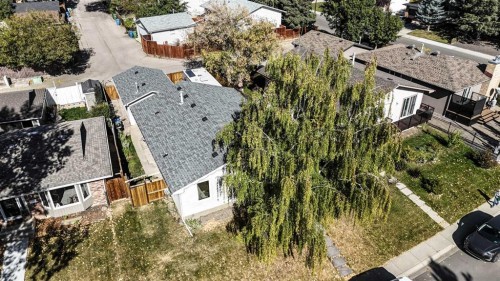 112 Woodvale Road Sw, Calgary, AB - Outdoor