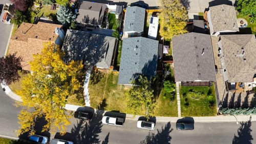 112 Woodvale Road Sw, Calgary, AB - Outdoor