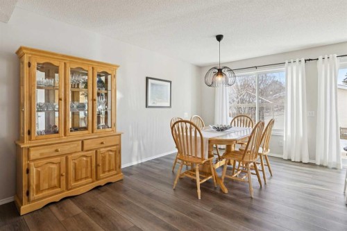 31 Prestwick Grove Se, Calgary, AB - Indoor Photo Showing Dining Room