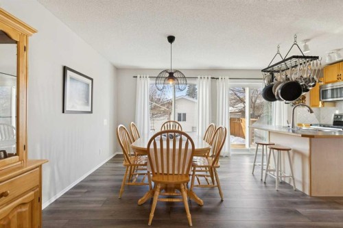 31 Prestwick Grove Se, Calgary, AB - Indoor Photo Showing Dining Room