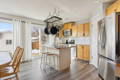31 Prestwick Grove Se, Calgary, AB - Indoor Photo Showing Kitchen With Stainless Steel Kitchen With Upgraded Kitchen