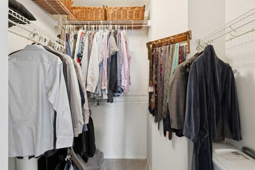 31 Prestwick Grove Se, Calgary, AB - Indoor With Storage