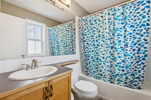 31 Prestwick Grove Se, Calgary, AB - Indoor Photo Showing Bathroom