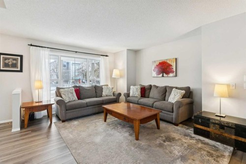 31 Prestwick Grove Se, Calgary, AB - Indoor Photo Showing Living Room