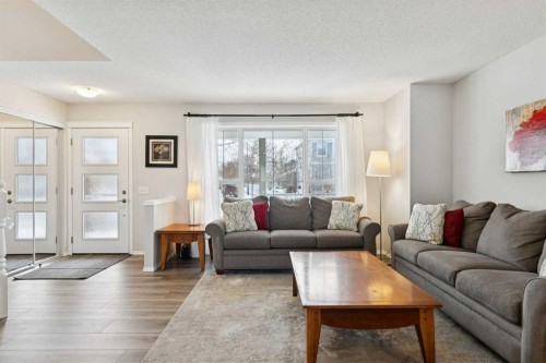 31 Prestwick Grove Se, Calgary, AB - Indoor Photo Showing Living Room