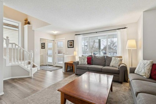 31 Prestwick Grove Se, Calgary, AB - Indoor Photo Showing Living Room
