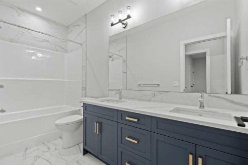 137 Waters Edge Drive, Heritage Pointe, AB - Indoor Photo Showing Bathroom