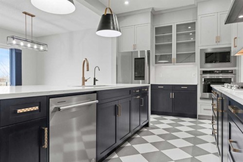 137 Waters Edge Drive, Heritage Pointe, AB - Indoor Photo Showing Kitchen With Upgraded Kitchen