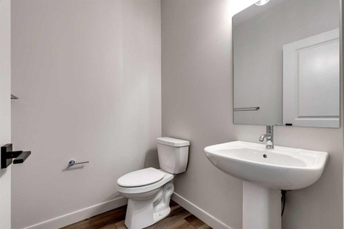 554 Rivercrest View, Cochrane, AB - Indoor Photo Showing Bathroom