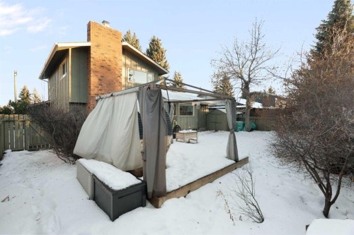 1447 Acadia Drive Se, Calgary, AB - Outdoor