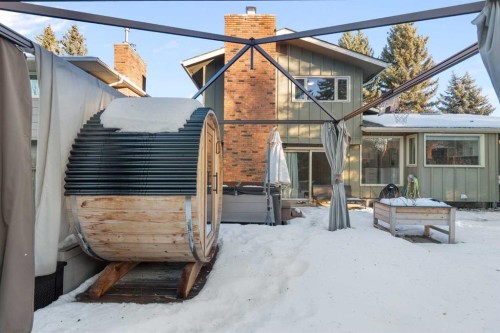 1447 Acadia Drive Se, Calgary, AB - Outdoor