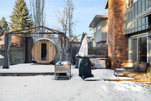 1447 Acadia Drive Se, Calgary, AB - Outdoor