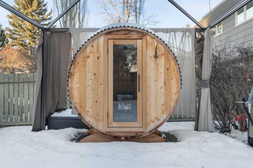 1447 Acadia Drive Se, Calgary, AB - Outdoor