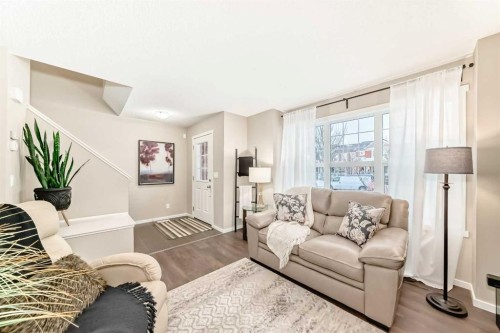 112 Sunvalley Road, Cochrane, AB - Indoor Photo Showing Living Room