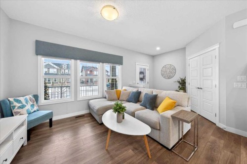 117 Evanston Hill Nw, Calgary, AB - Indoor Photo Showing Living Room