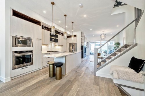 3316 41 Street Sw, Calgary, AB - Indoor Photo Showing Kitchen With Upgraded Kitchen