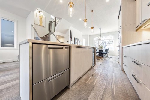 3316 41 Street Sw, Calgary, AB - Indoor Photo Showing Kitchen