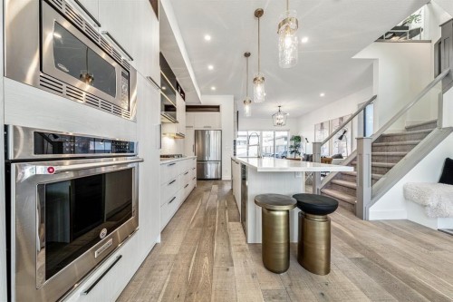 3316 41 Street Sw, Calgary, AB - Indoor Photo Showing Kitchen With Upgraded Kitchen