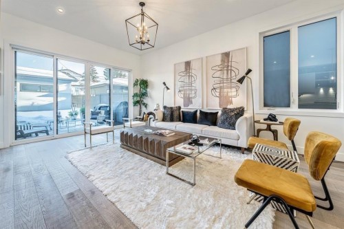 3316 41 Street Sw, Calgary, AB - Indoor Photo Showing Living Room