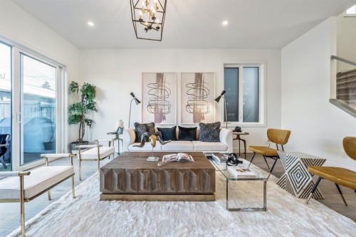 3316 41 Street Sw, Calgary, AB - Indoor Photo Showing Living Room