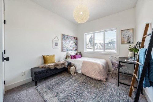 3316 41 Street Sw, Calgary, AB - Indoor Photo Showing Bedroom