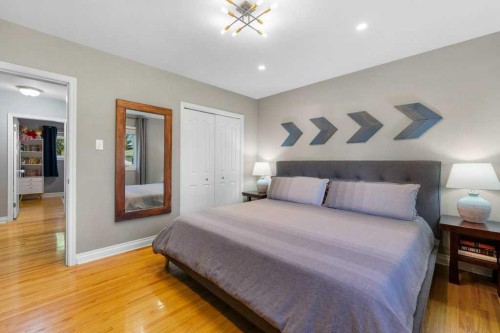 1131 15 Avenue Ne, Calgary, AB - Indoor Photo Showing Bedroom