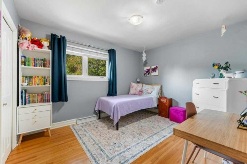 1131 15 Avenue Ne, Calgary, AB - Indoor Photo Showing Bedroom