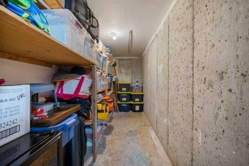 1131 15 Avenue Ne, Calgary, AB - Indoor