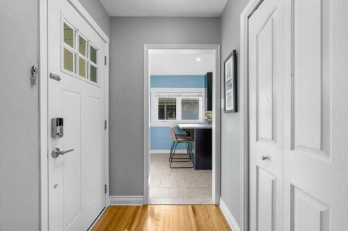 1131 15 Avenue Ne, Calgary, AB - Indoor Photo Showing Other Room