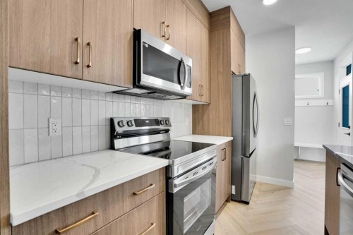 144 Cobblestone Gate Sw, Airdrie, AB - Indoor Photo Showing Kitchen