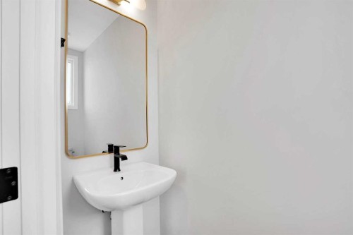 144 Cobblestone Gate Sw, Airdrie, AB - Indoor Photo Showing Bathroom