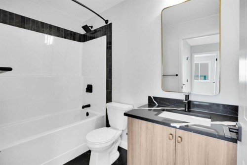 144 Cobblestone Gate Sw, Airdrie, AB - Indoor Photo Showing Bathroom
