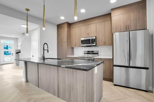 144 Cobblestone Gate Sw, Airdrie, AB - Indoor Photo Showing Kitchen With Stainless Steel Kitchen With Upgraded Kitchen