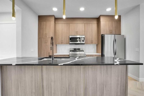 144 Cobblestone Gate Sw, Airdrie, AB - Indoor Photo Showing Kitchen With Stainless Steel Kitchen With Upgraded Kitchen