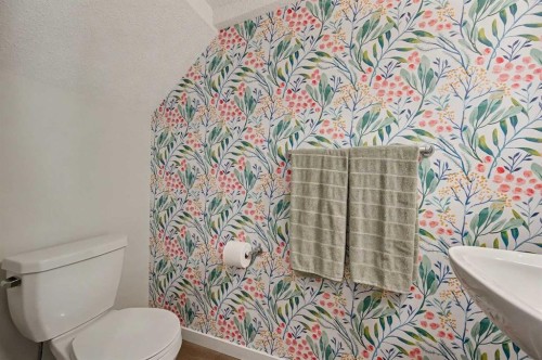 352 Cranbrook Square Se, Calgary, AB - Indoor Photo Showing Bathroom