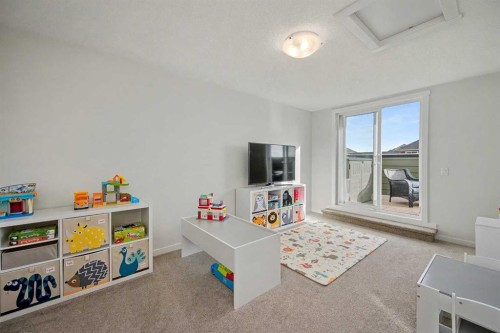 352 Cranbrook Square Se, Calgary, AB - Indoor