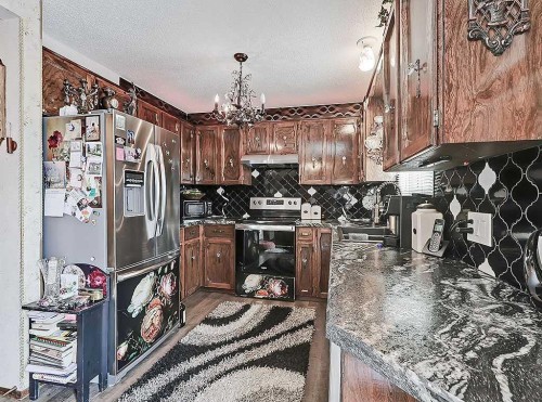 32 Sheppard Road Sw, High River, AB - Indoor Photo Showing Kitchen