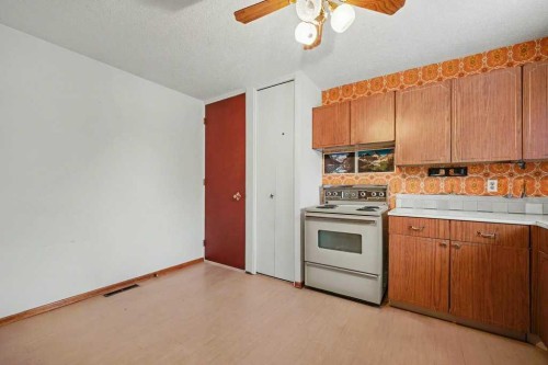 200 Van Horne Crescent Ne, Calgary, AB - Indoor Photo Showing Kitchen