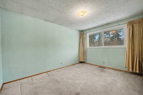 200 Van Horne Crescent Ne, Calgary, AB - Indoor Photo Showing Other Room