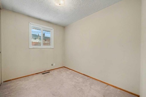 200 Van Horne Crescent Ne, Calgary, AB - Indoor Photo Showing Other Room
