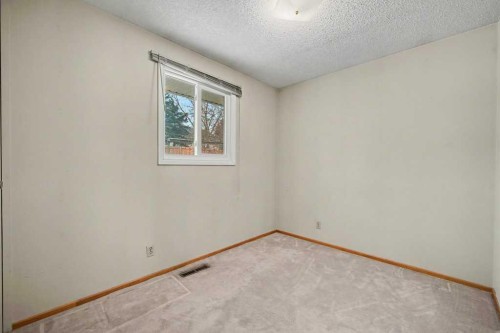 200 Van Horne Crescent Ne, Calgary, AB - Indoor Photo Showing Other Room