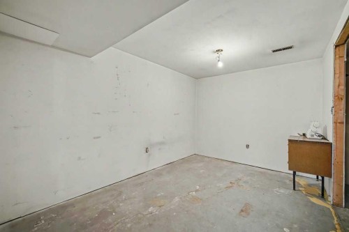 200 Van Horne Crescent Ne, Calgary, AB - Indoor Photo Showing Other Room