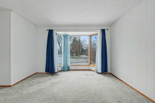 200 Van Horne Crescent Ne, Calgary, AB - Indoor Photo Showing Other Room