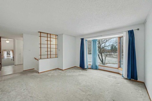 200 Van Horne Crescent Ne, Calgary, AB - Indoor Photo Showing Other Room
