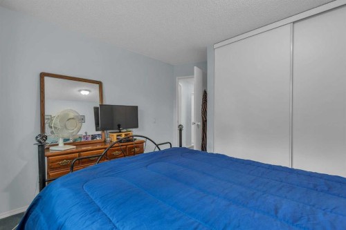 218 Pinemeadow Road Ne, Calgary, AB - Indoor Photo Showing Bedroom
