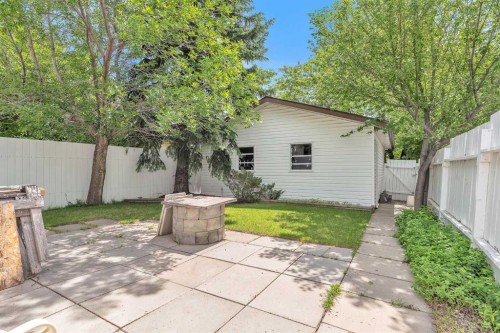 218 Pinemeadow Road Ne, Calgary, AB - Outdoor