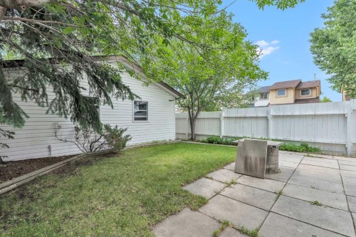 218 Pinemeadow Road Ne, Calgary, AB - Outdoor